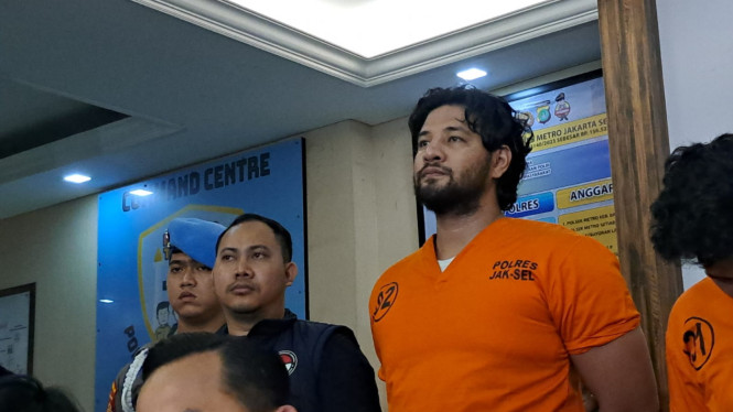 Intipseleb/Tiya Sukmawati