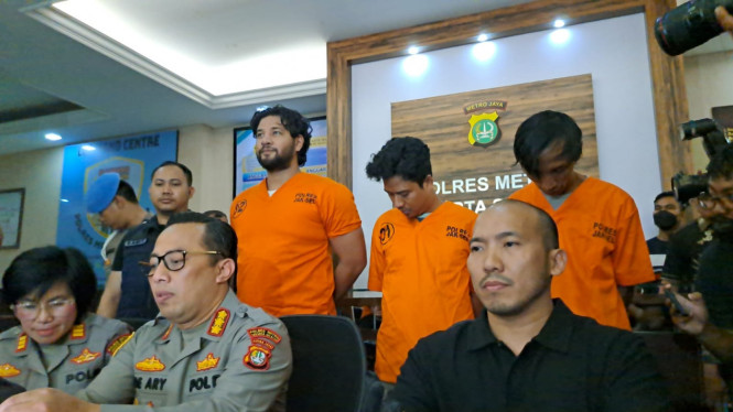 Intipseleb/Tiya Sukmawati