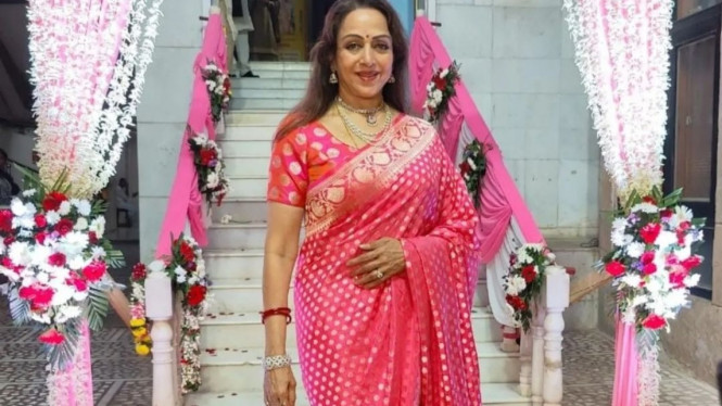 Instagram/dreamgirlhemamalini