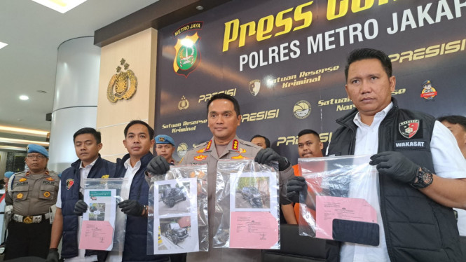 Intipseleb/Tiya Sukmawati