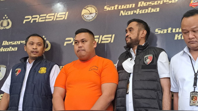 Intipseleb/Tiya Sukmawati