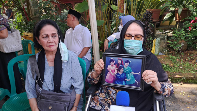 Intipseleb/Tiya Sukmawati