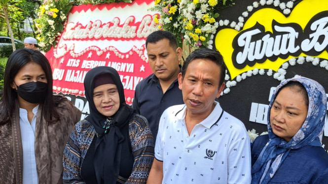 Intipseleb/Tiya Sukmawati