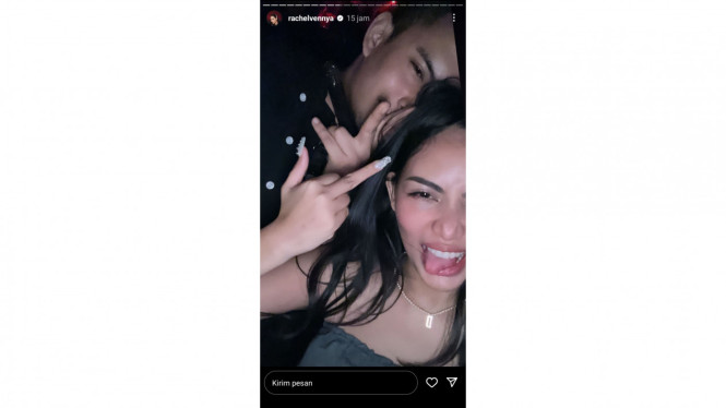 Instagram/@rachelvennya