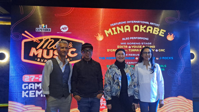 Intipseleb/Tiya Sukmawati