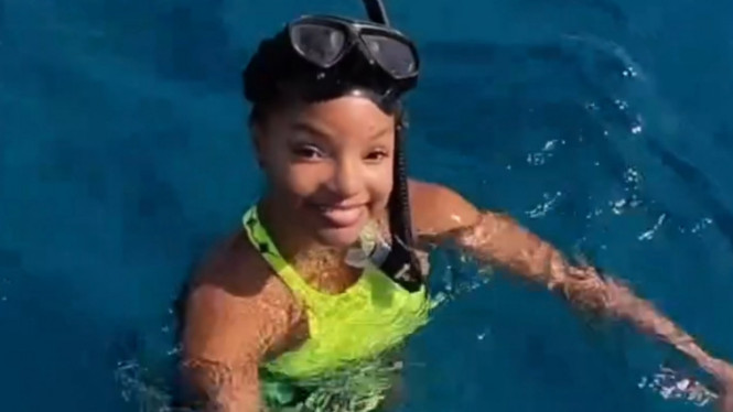 Instagram/@hallebailey