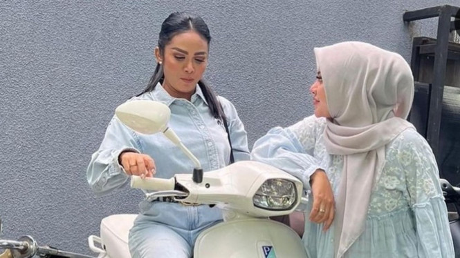 Instagram/aurelie.hermansyah