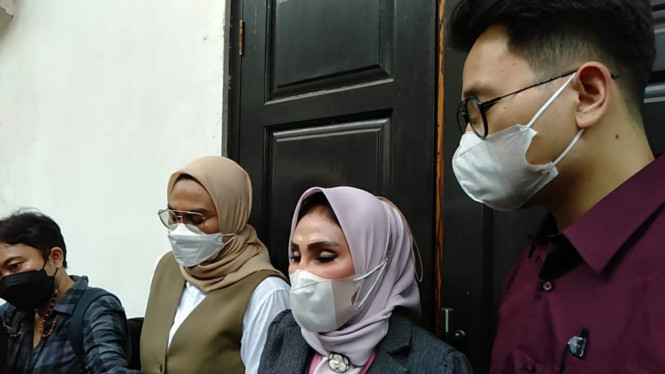 Intipseleb/Tiya Sukmawati