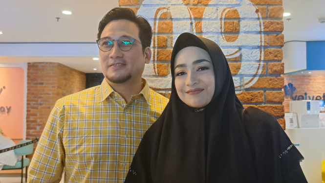 Intipseleb/Tiya Sukmawati