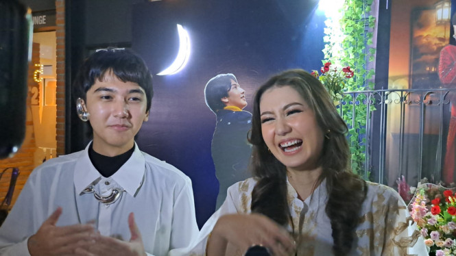 Intipseleb/Tiya Sukmawati