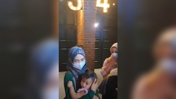 Intipseleb/Tiya Sukmawati