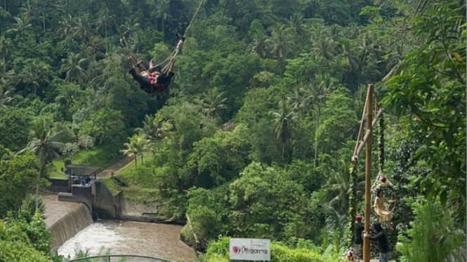 Sedang Liburan Di Bali, Intip 9 Potret Ahn Bo Hyun Melokal Banget!