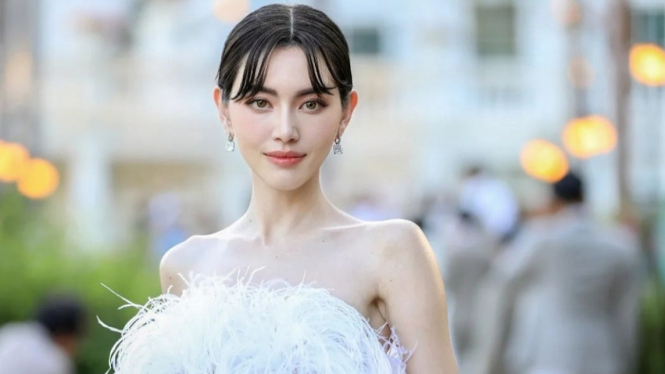 5 Potret Davika Hoorne, Tetap Cantik Meski Sudah Berkepala Tiga