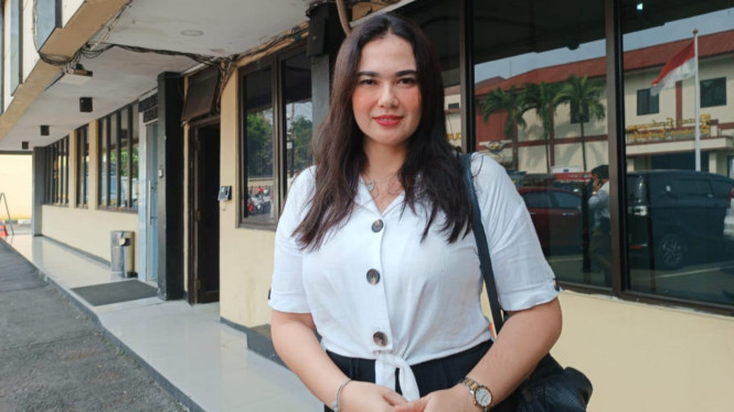 Intipseleb/Tiya Sukmawati