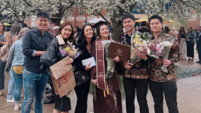 Instagram/@bebytsabina