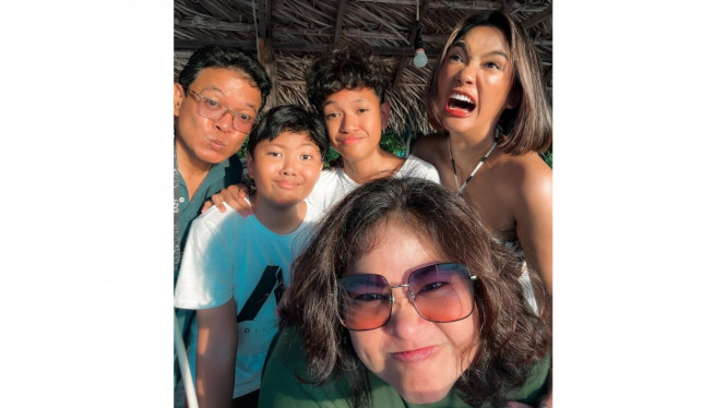 Instagram/ @lalamarionmj