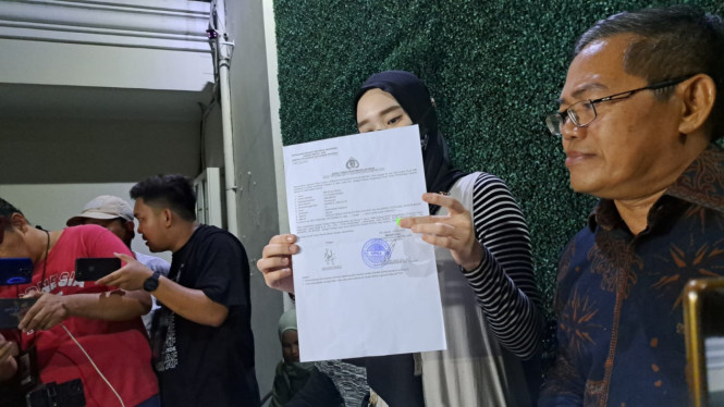 Intipseleb/Tiya Sukmawati