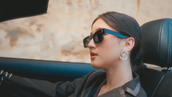 YouTube/Keisya Levronka Channel