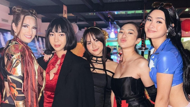 Instagram/ @angiemstwn