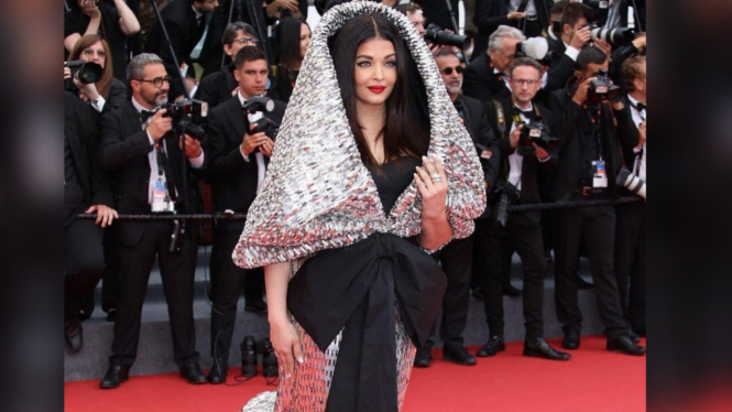 5 Potret Aishwarya Rai di Festival Film Cannes 2023 Malah Tuai Hujatan