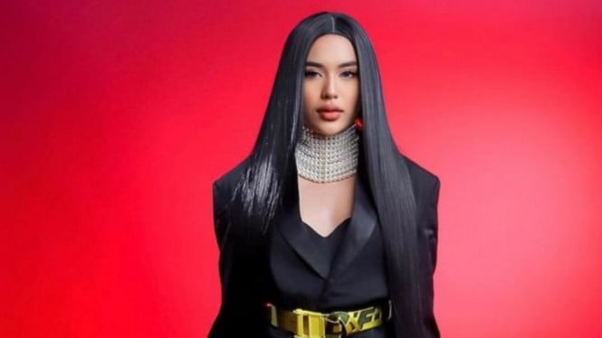 Instagram/Pink_Viiolet