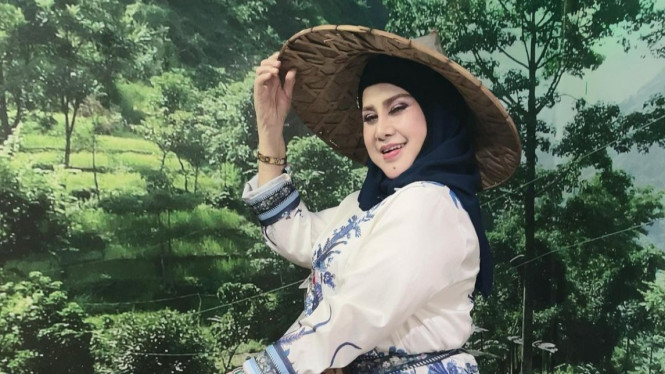 Instagram/elvy_sukaesih