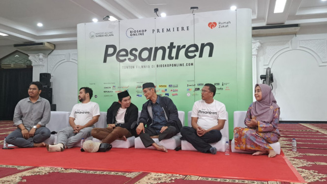 Intipseleb/Tiya Sukmawati