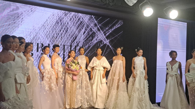 Intipseleb/Tiya Sukmawati