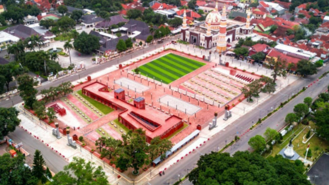 Instagram/ @indrasutantoo