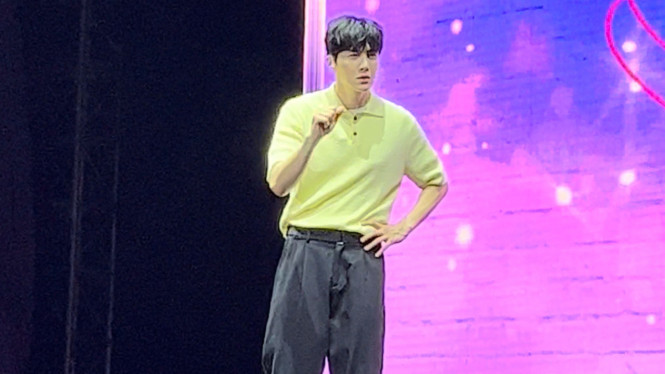 Cahaya Padang/IntipSeleb