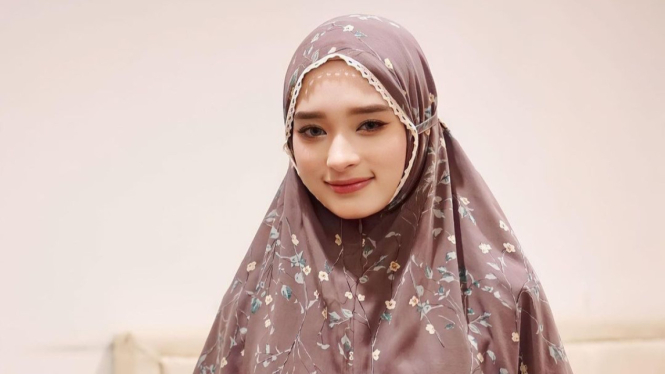 Misi Buka Cadar Berhasil, Kini Inara Rusli Jadi Host Di TV