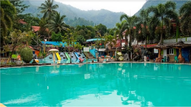 Kolam Renang Tirta Indah