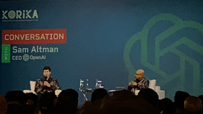 Melokal! Bos OpenAI ChatGPT Sam Altman Pakai Batik