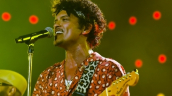 Heboh! Bruno Mars Bawakan Lagu Heavy Rotation Milik AKB48 Saat Konder