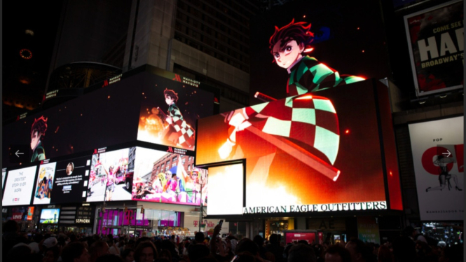 5 Potret Demon Slayer Megah 'Kuasai' New York Time Square, Dipadati