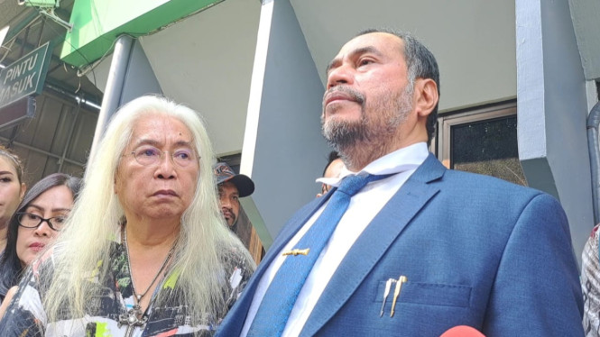 Intipseleb/Tiya Sukmawati