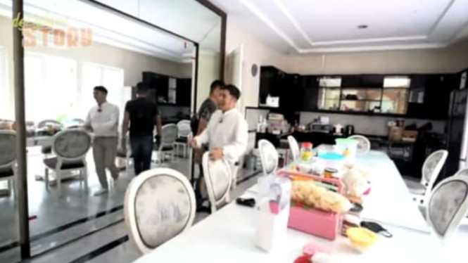 Rumah asisten Irfan Hakim