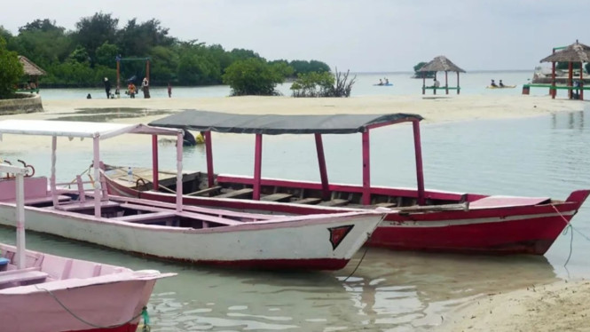 Pantai Pasir Perawan