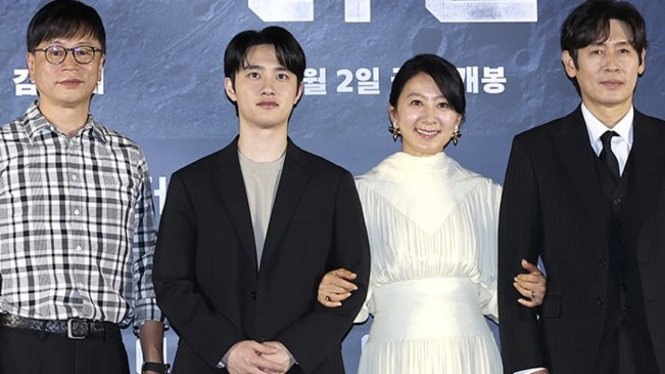 4 Fakta Film The Moon Tayang Agustus, D.O EXO Terdampar di Luar Angkasa