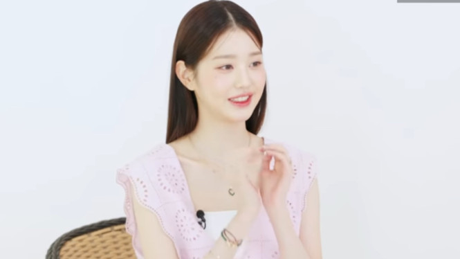 YouTube/Cosmopolitan Korea