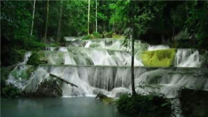 Air terjun Moramo