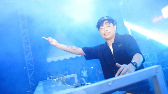 Fian Rynaldy, a DJ from Makassar
