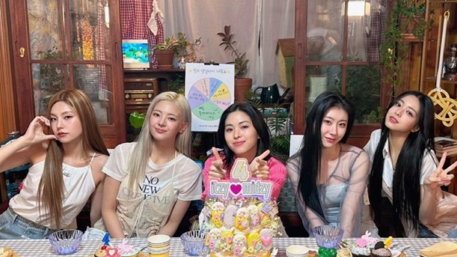 Twitter.com/itzyofficial