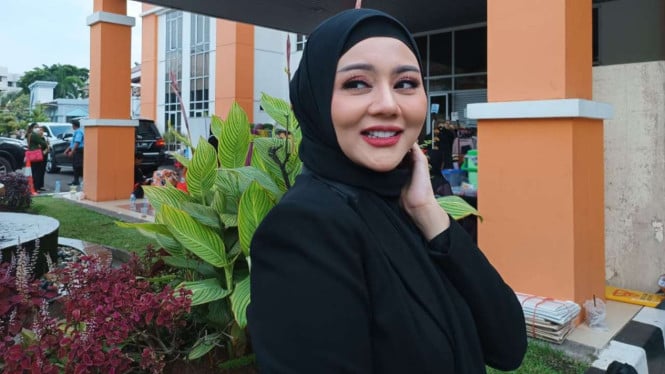 Intipseleb/Tiya Sukmawati