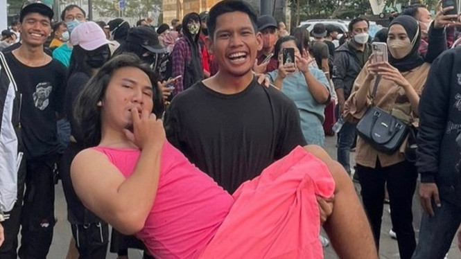 Instagram/ @aidanmirza