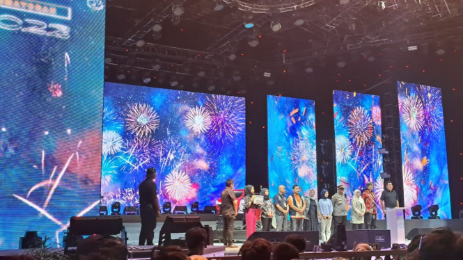 Intipseleb/Tiya Sukmawati