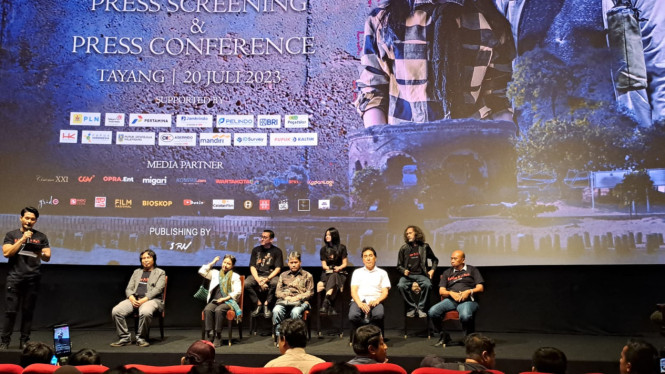 Intipseleb/Tiya Sukmawati