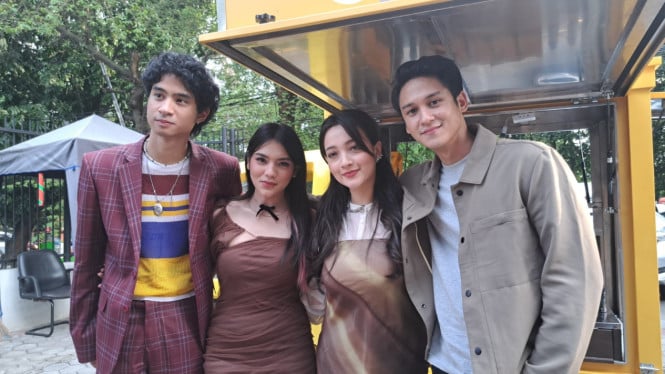 Intipseleb/Tiya Sukmawati