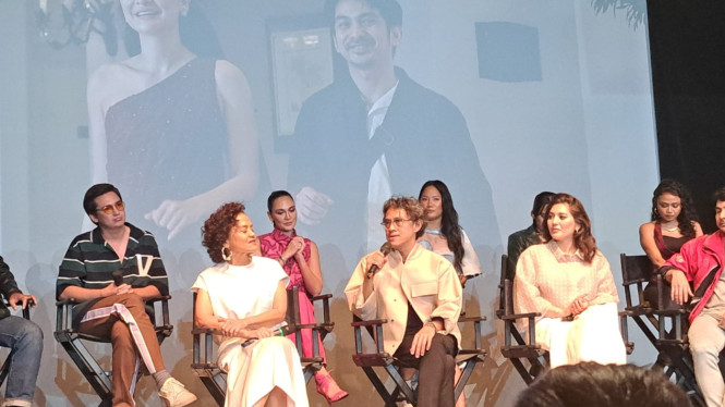 Intipseleb/Tiya Sukmawati