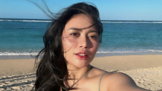 Instagram/@rachelvennya